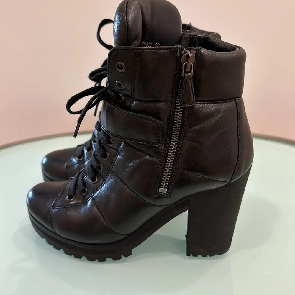 Prada Black Leather Ankle Lace up Boots Side Zip Closure Size 8 - Picture 4 of 6